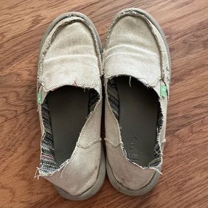 woman’s slide on SANUKS